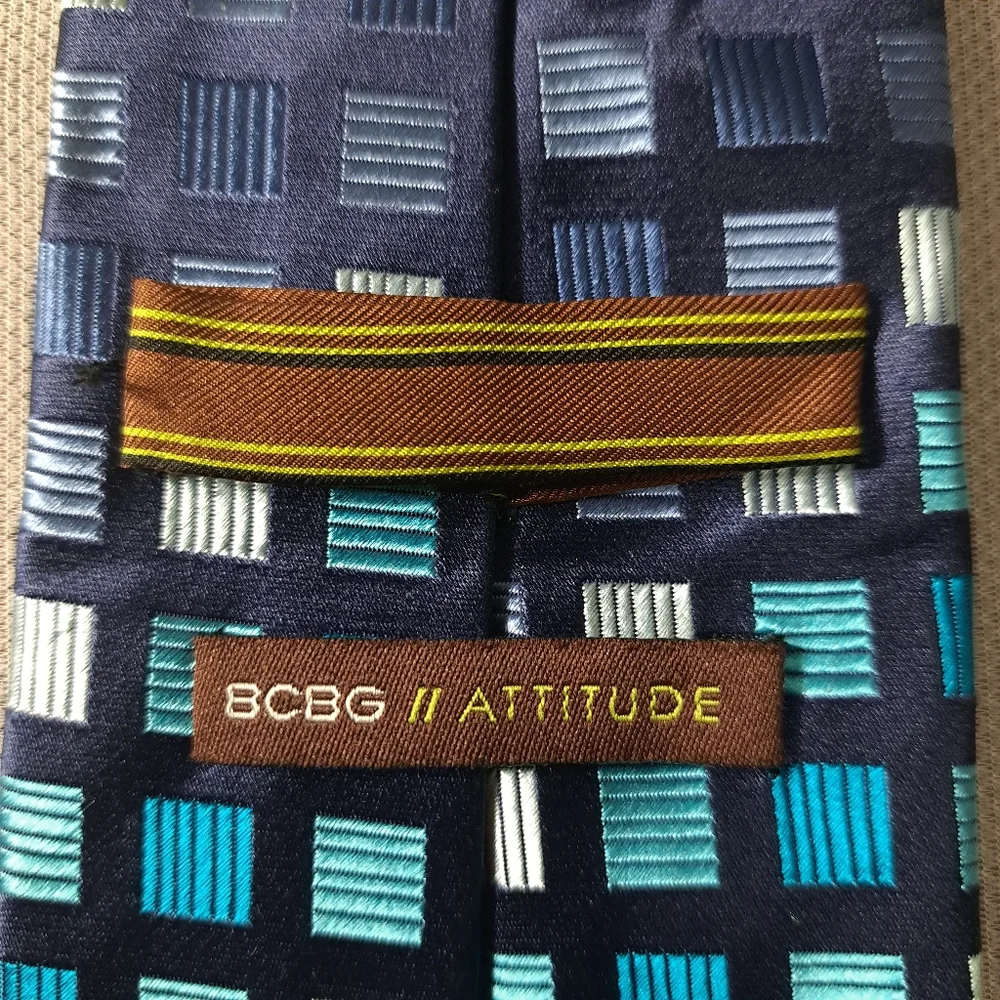 BCBG ATTITUDE Men's Tie Blue Three Tone 100% Silk‎